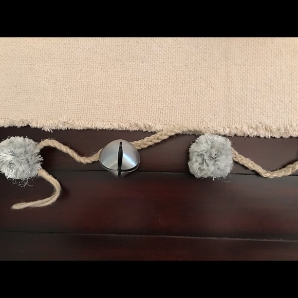 Jingle bell and puff pom garland - Picture 2 of 2